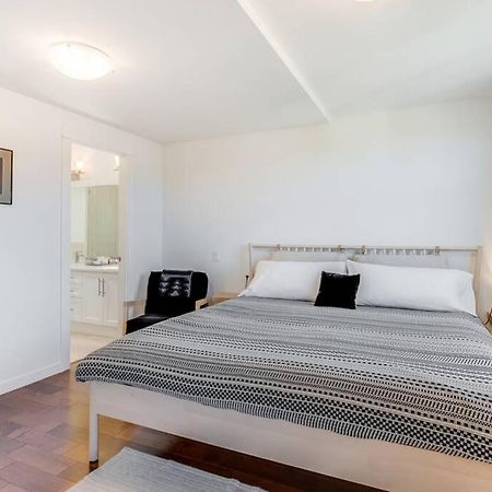 ויקטוריה Cedar Hill Sunlit Stay - Bright Spacious & Modern מראה חיצוני תמונה