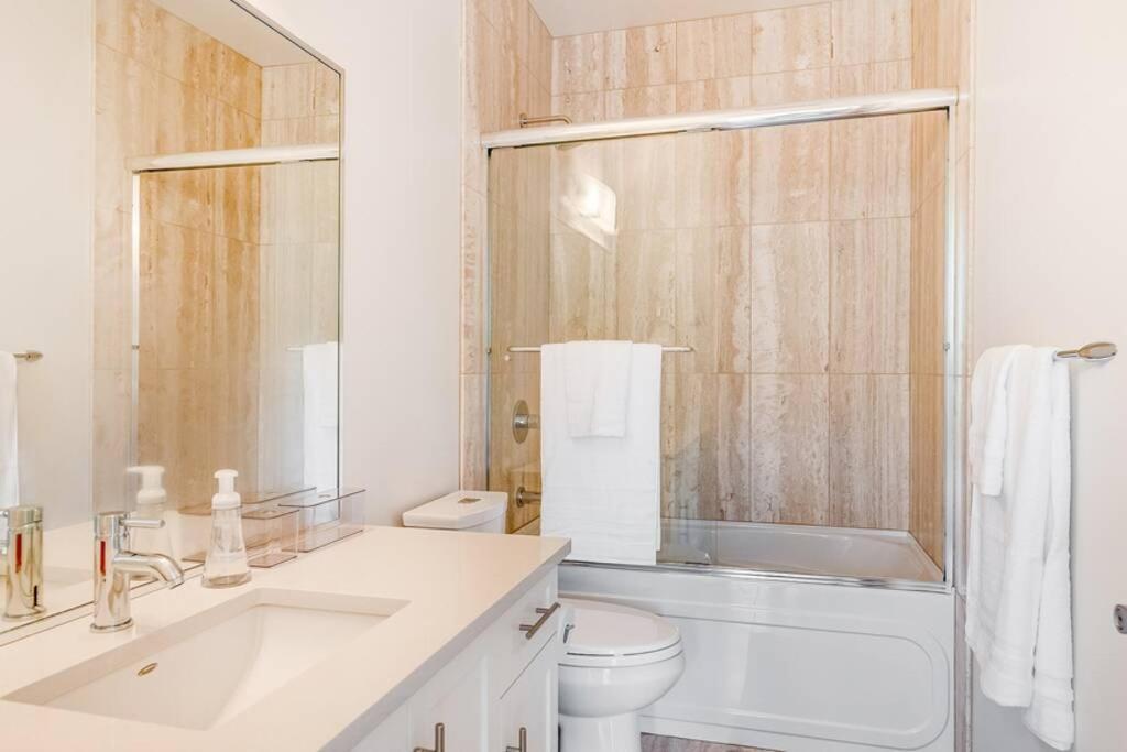 ויקטוריה Cedar Hill Sunlit Stay - Bright Spacious & Modern מראה חיצוני תמונה
