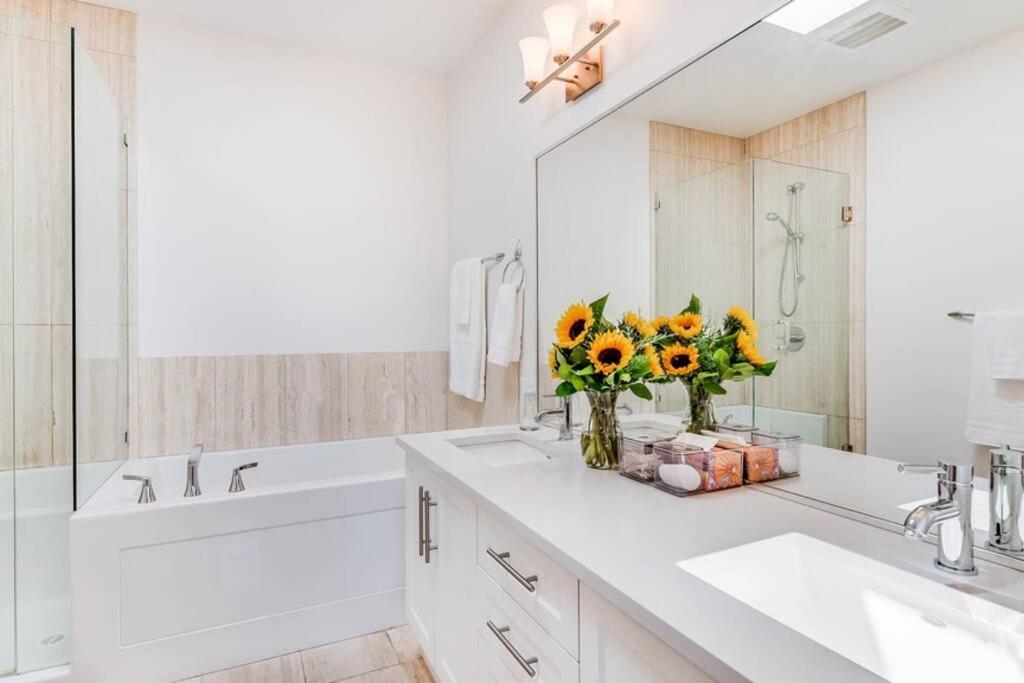 ויקטוריה Cedar Hill Sunlit Stay - Bright Spacious & Modern מראה חיצוני תמונה