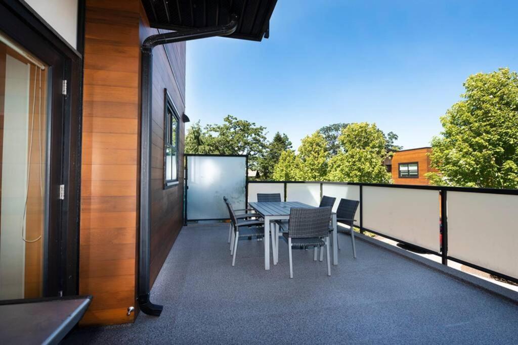 ויקטוריה Cedar Hill Sunlit Stay - Bright Spacious & Modern מראה חיצוני תמונה